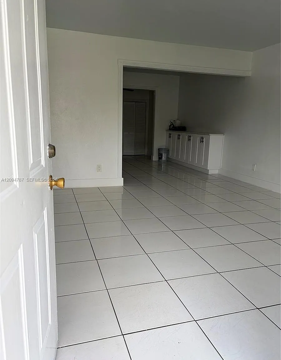 2 bed, 1.0 bath, 1794 sqft, $2,400 — Photo 2
