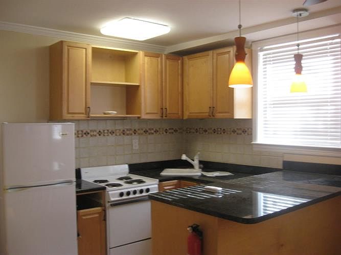 2nd image of 925 Savitt Pl APT B1