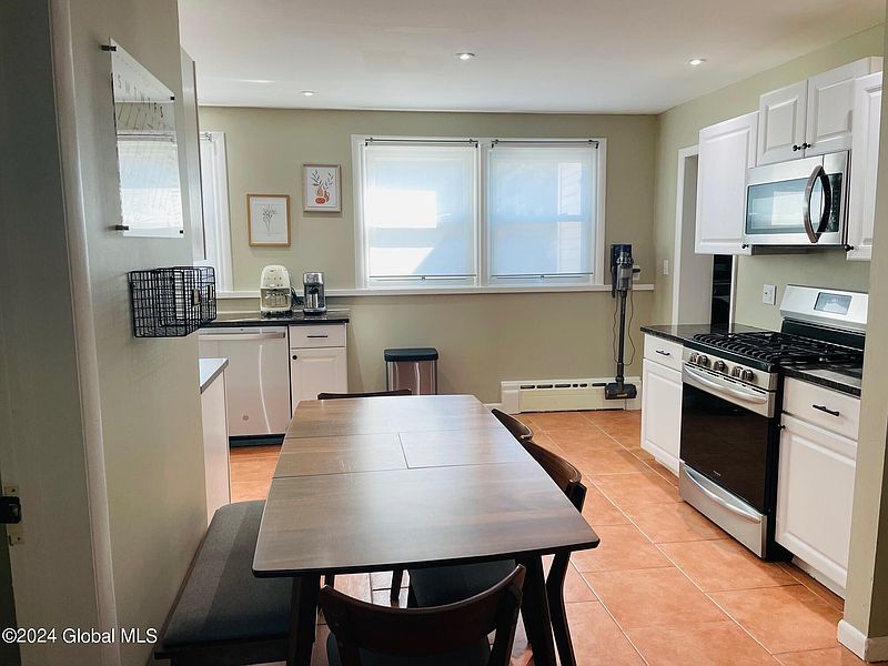 4th image of 257 Pawling Avenue