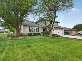 7701 W Lakeview Ter, Frankfort, IL 60423