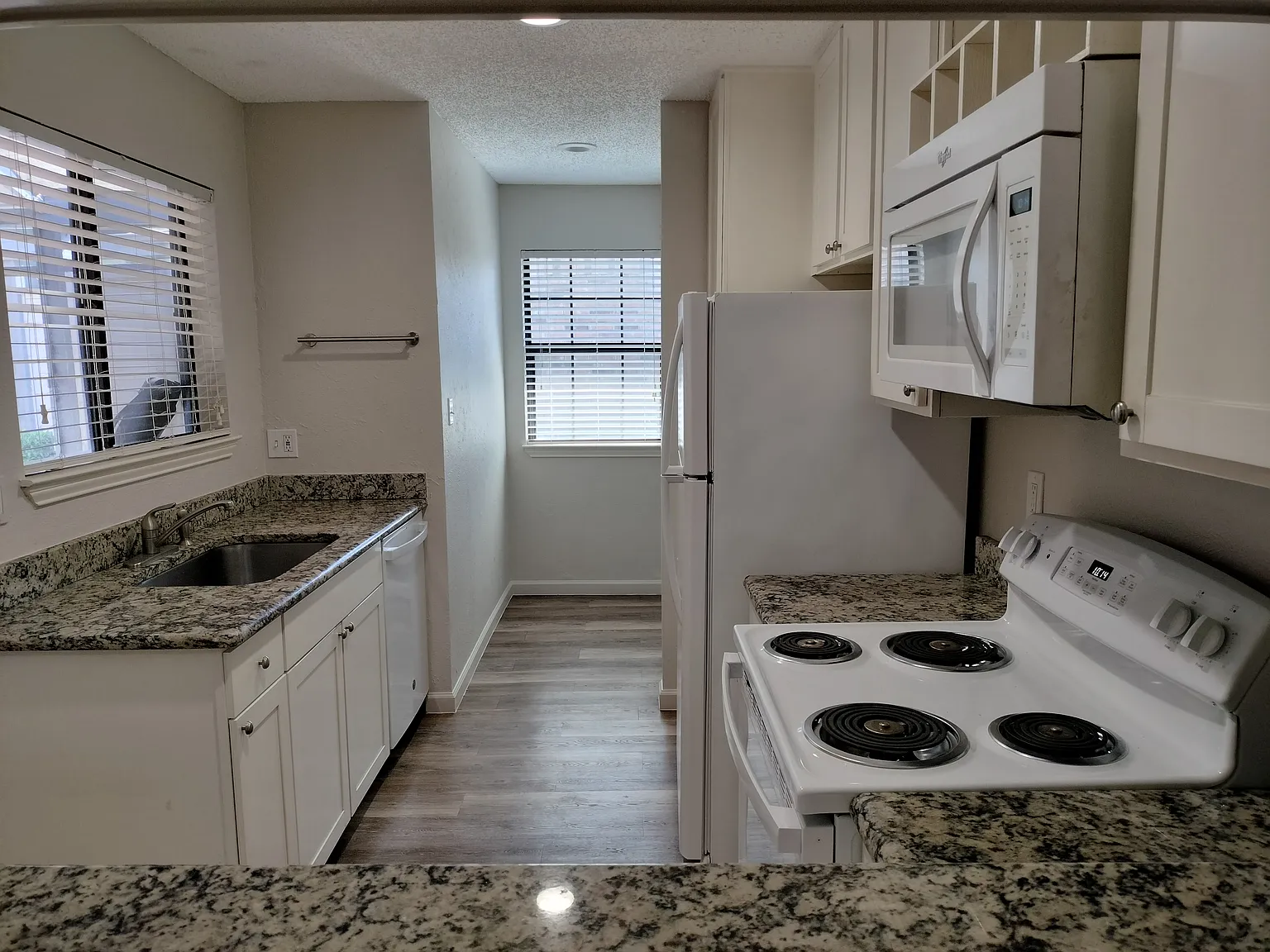 1 bed, 774 sqft, $1,350 — Photo 3