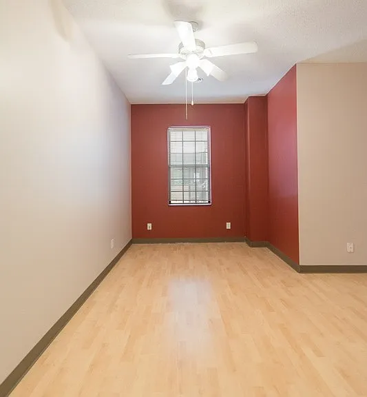 Tenth & College Apartments — Photo 35