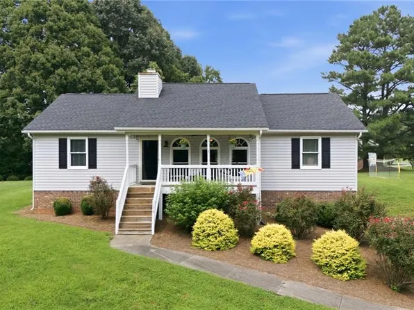 126 Fox Chase Ct, Lexington, NC 27295