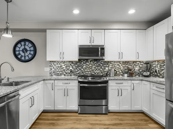 76 Court Street APT 6, Plymouth, MA 02360