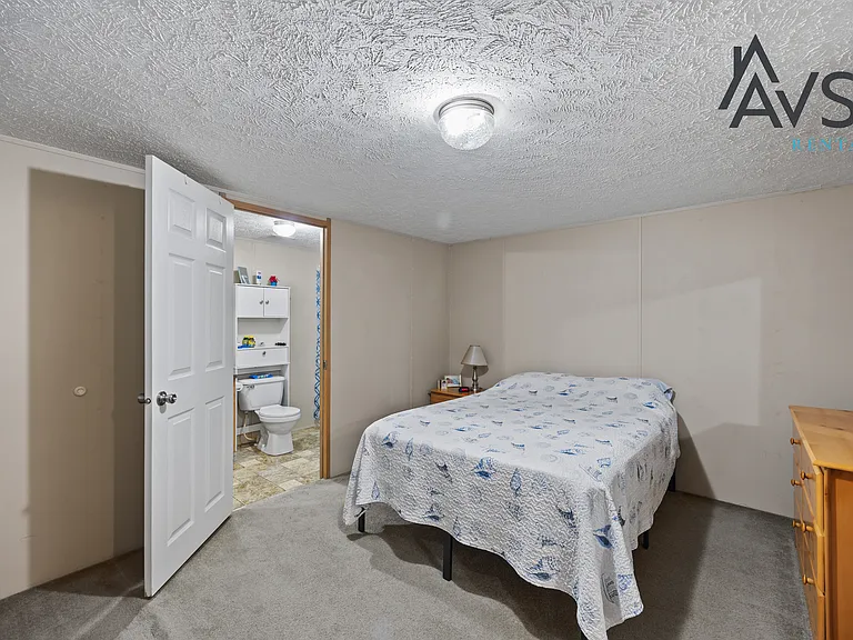 398 Volliedale Dr — Photo 10