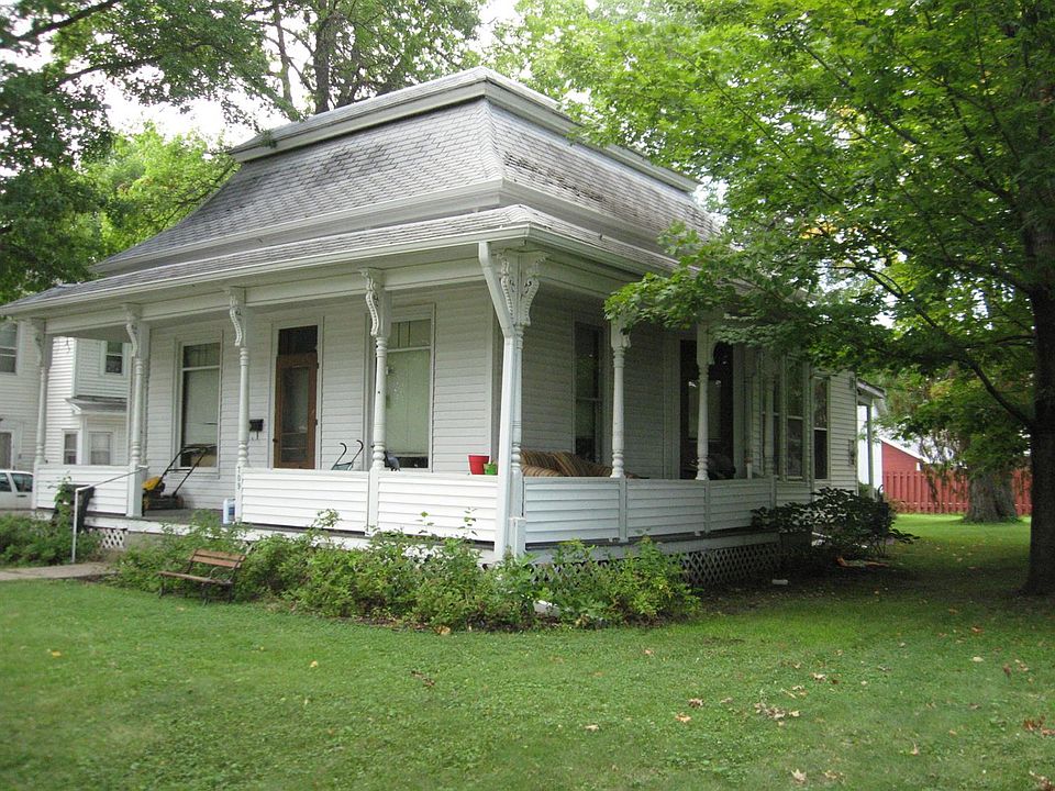 1st image of 709 2nd Ave E