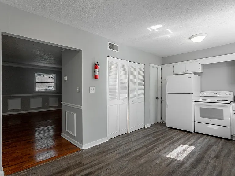 Charming Multifamily Living at 1407 Mana Lane — Photo 6
