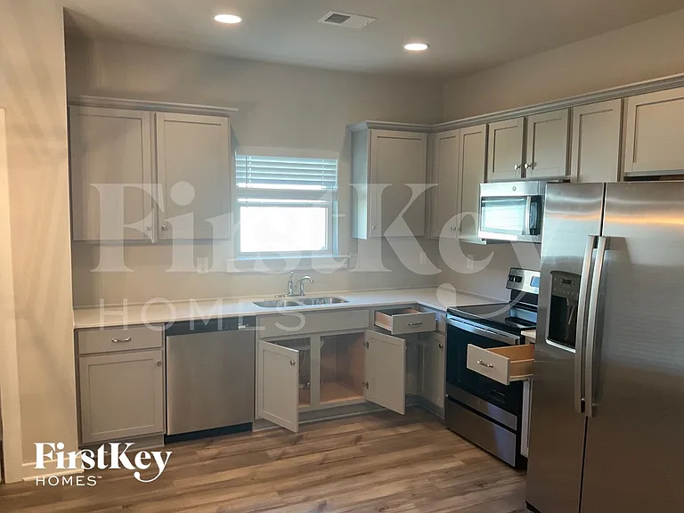 300 Avalon Way — Photo 6