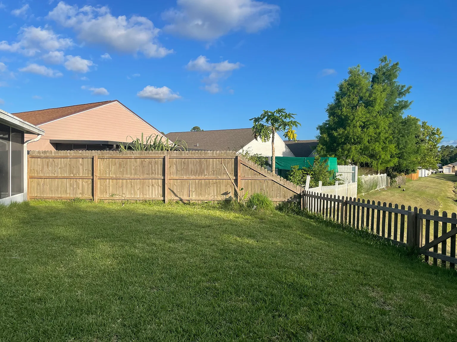 2250 Hannah Ln — Photo 3