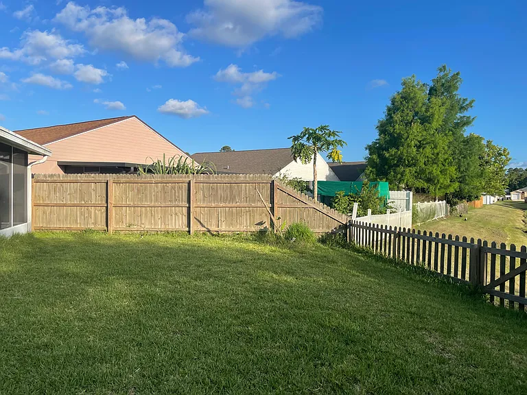 2250 Hannah Ln — Photo 3