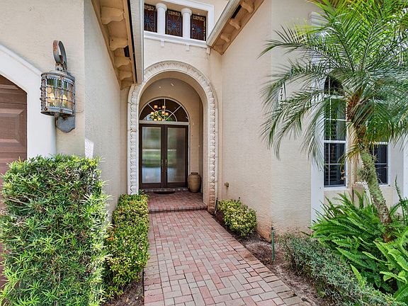 3rd image of 17728 Villa Club Way