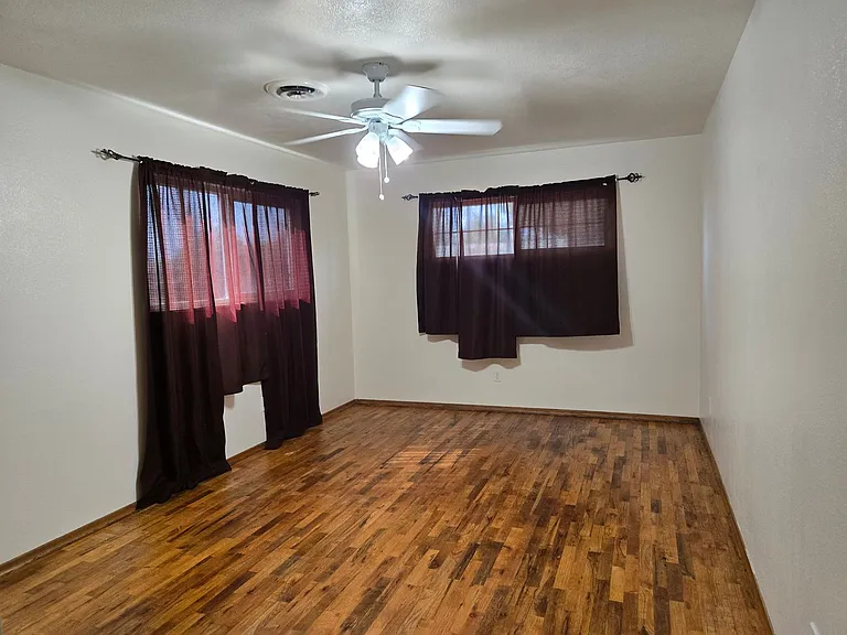 940 Julian St — Photo 11