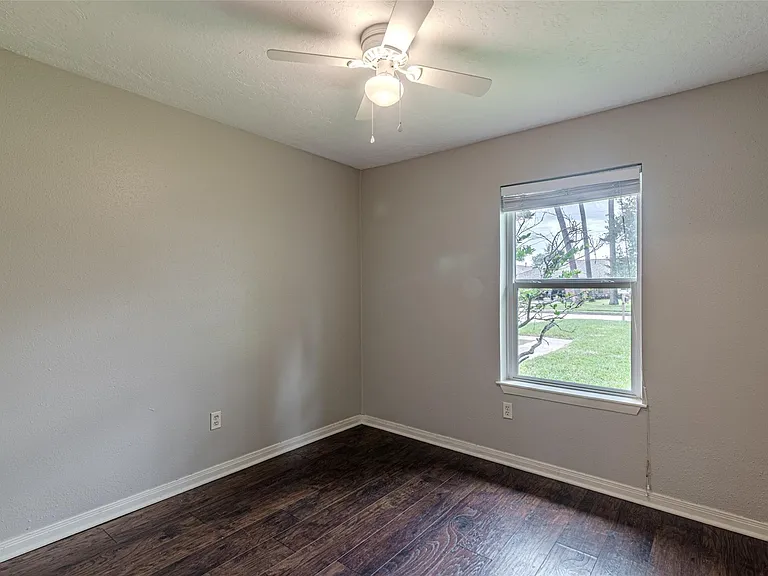 9702 Birsay St — Photo 21