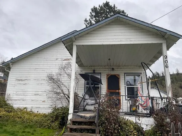 906 Broadway St, Rogue River, OR 97537