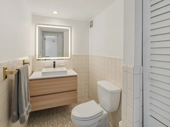 251 West 19th Street image 12 of 19