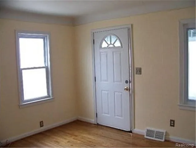 2 bed, 750 sqft, $1,250 — Photo 1