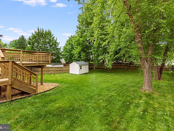 3rd image of 8 Whitestone Dr