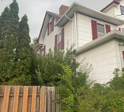 4th image of 927 1st Ave W