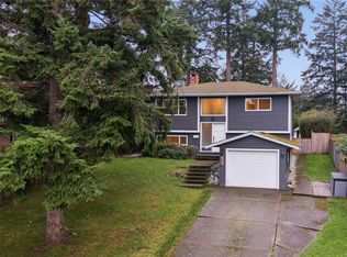 492 Meredith Cres, Saanich, BC V8Z 1Z3