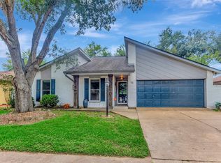 32 Sarita Rd, Angleton, TX 77515