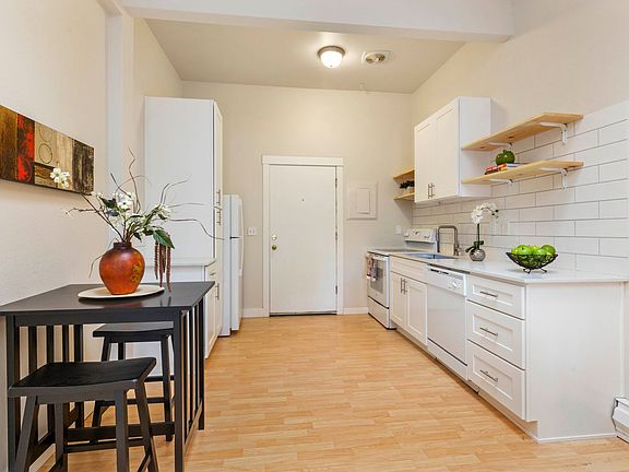 3rd image of 410 Franklin St SE APT 9