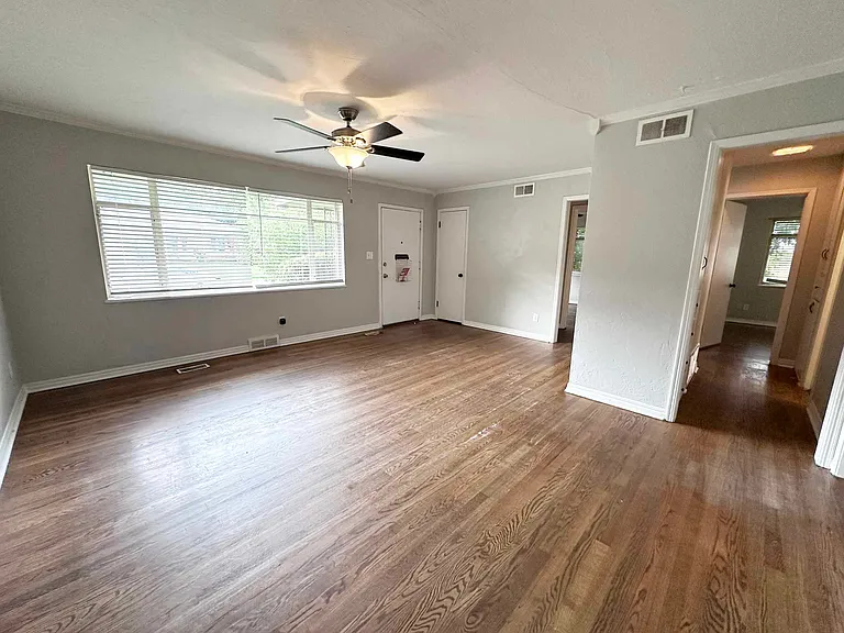4307 N Indiana Ave — Photo 4