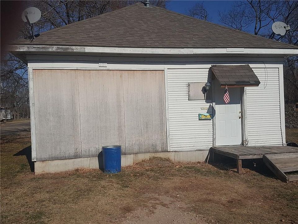2nd image of 801 E San Antonio Ave
