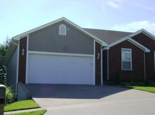 1120 SW Red Oaks Ct, Topeka, KS 66615