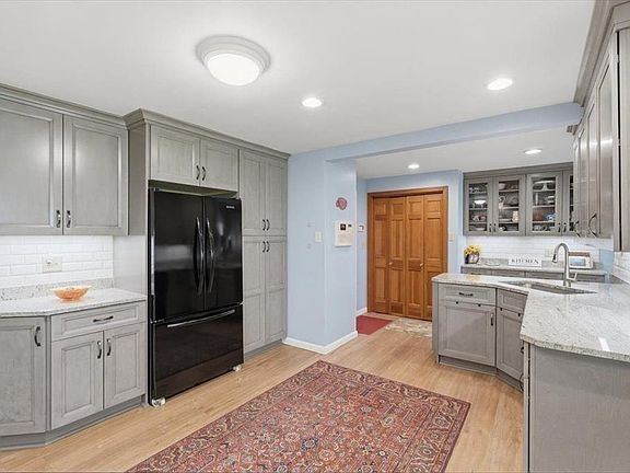5th image of 132 Penhurst Dr