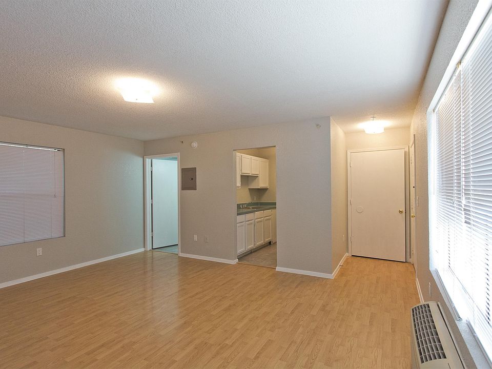 1st image of 701 W Sycamore St APT 102