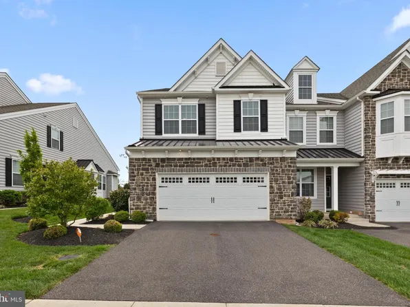 105 Woodwinds Dr, Collegeville, PA 19426