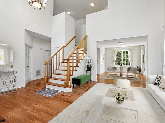 5th image of 50 HUDNUT LN.