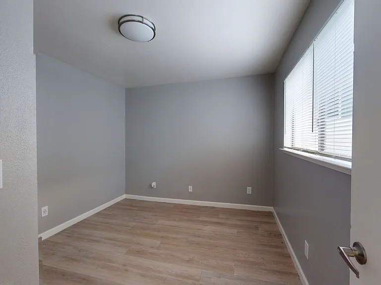351 Lester Ave — Photo 17