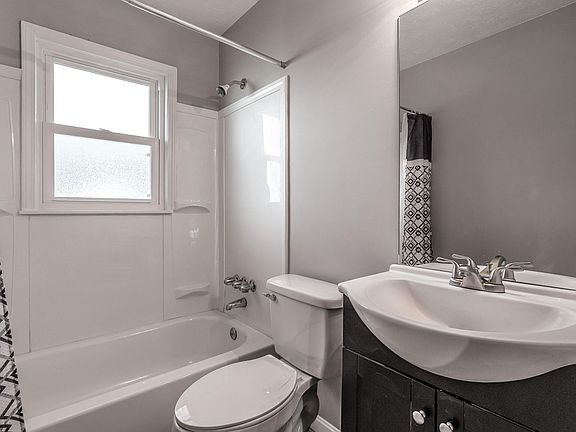 5th image of 122 Capella Ct