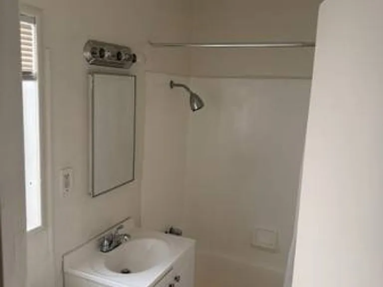 172 E Ellis St — Photo 6