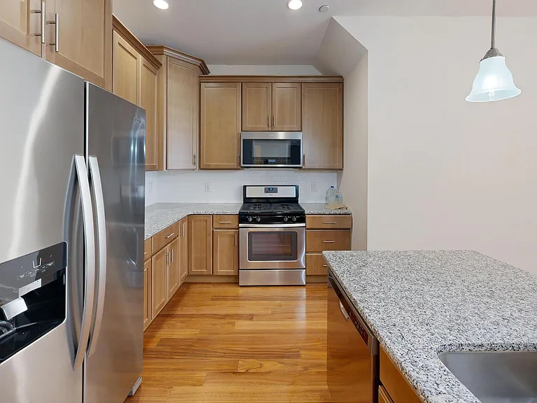 909 Lakeview Ct #909 — Photo 6