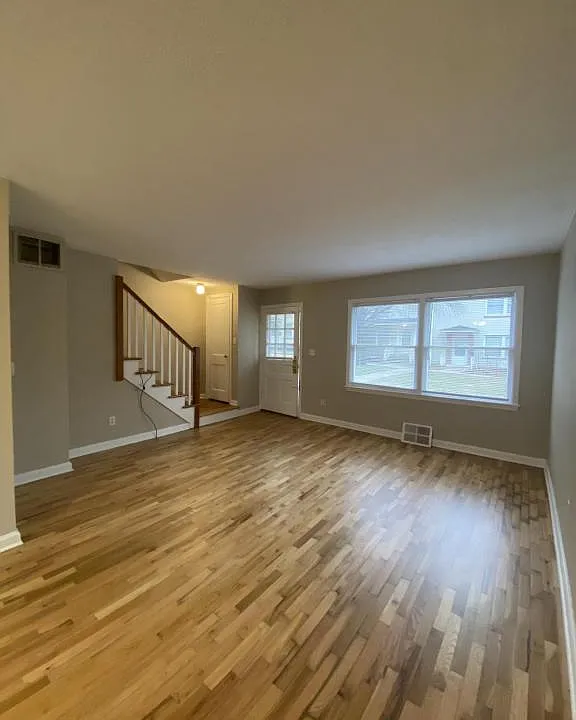 711 N College Ave #4
