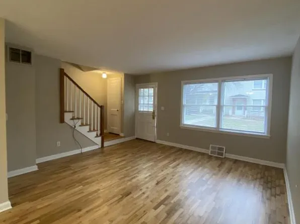 711 N College Ave APT 4, Warrensburg, MO 64093