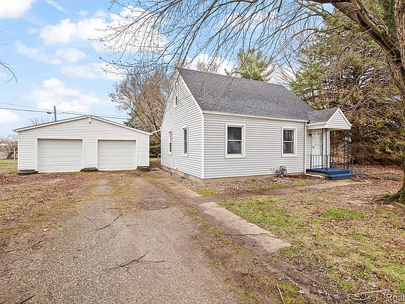 3rd image of 2048 Richards St