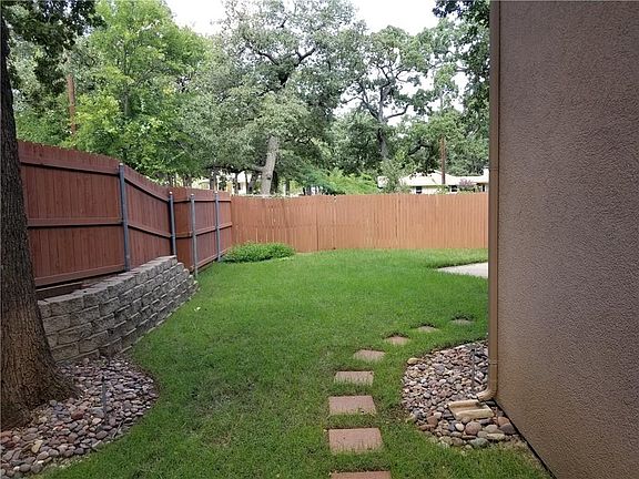 3rd image of 609 Rosemead Dr