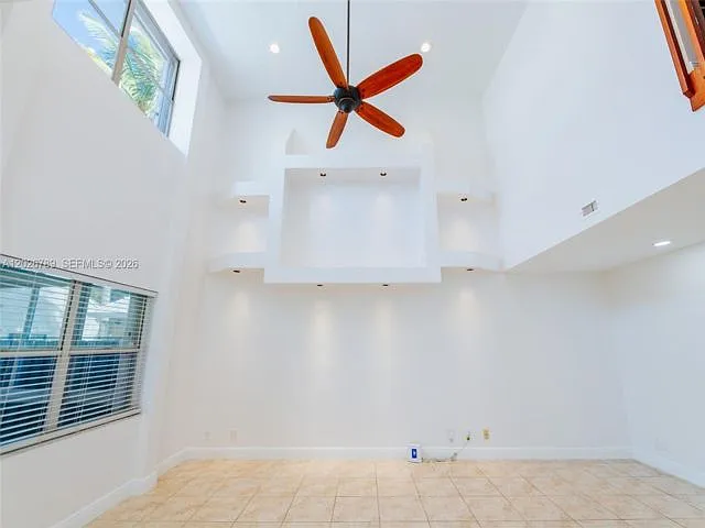 305 S Ketch Dr — Photo 2