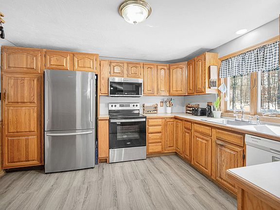 4th image of 74 Royal Range Road