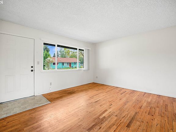 4th image of 10323 NE 58th St