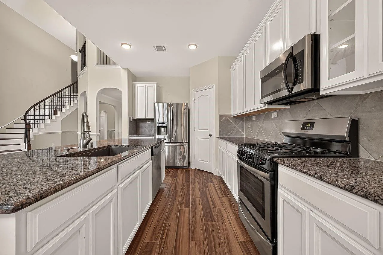 4 bed, 3.5 bath, 3248 sqft, $3,290 — Photo 4
