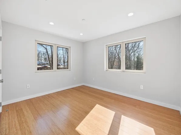 139 Highland Avenue image 22 of 26