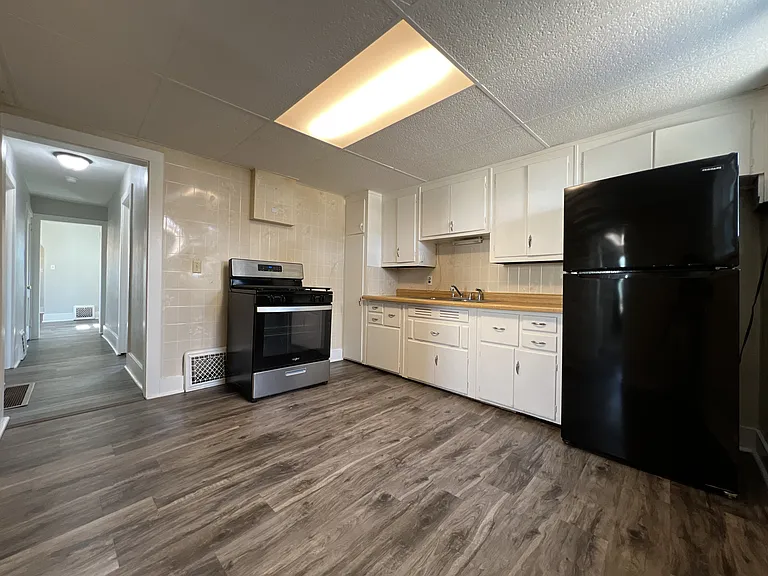 1227 Elm St — Photo 9