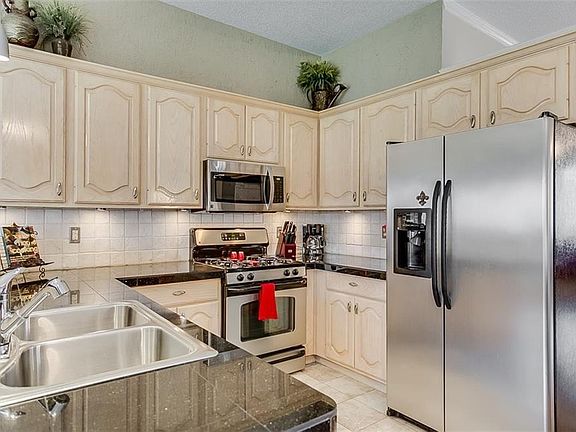 3rd image of 10251 Castle Dr