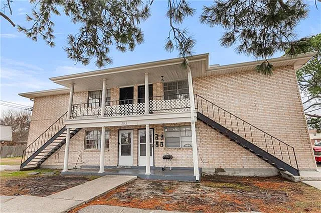 300 Duke Dr #4