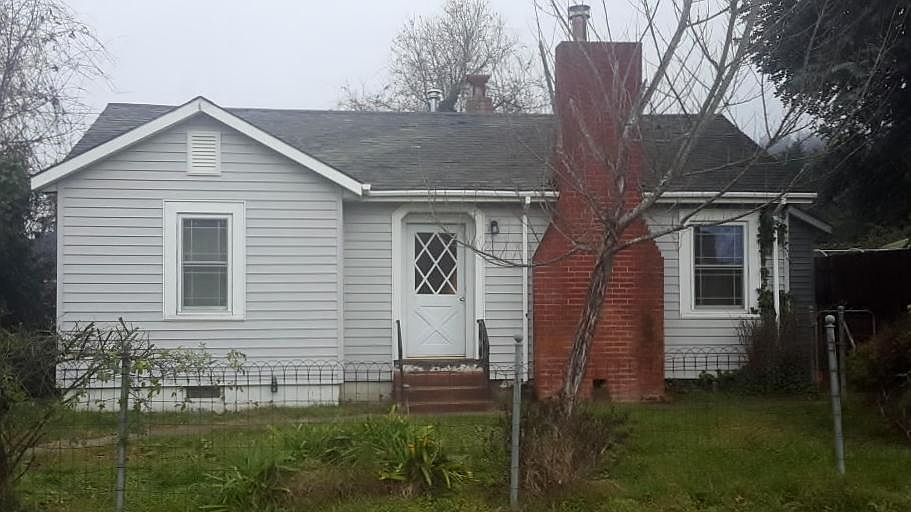 1st image of 979 Riverview Ln