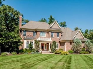 8 Hemlock Ln, Franklin, MA 02038